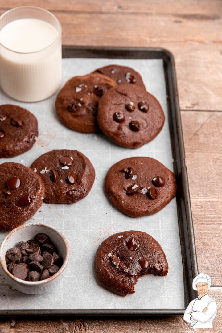 Recipe for homemade chocolate fudge cookies.