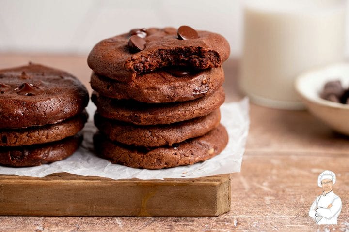 Recipe for homemade chocolate fudge cookies.
