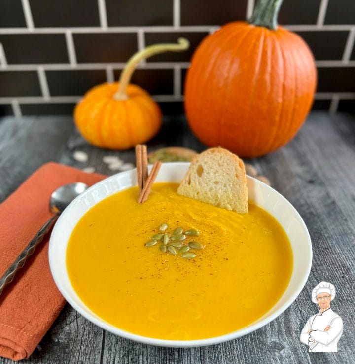 Recipe for Instant Pot roasted pumpkin soup