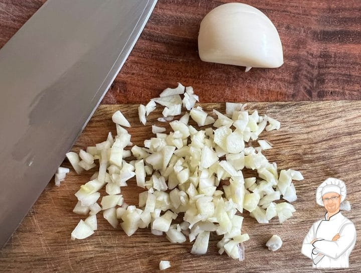 How to Mince Garlic, Cooking School